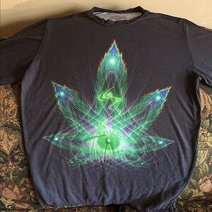 Men’s T-shirt unknown brand with Samual Farrand print on the front . Size L.